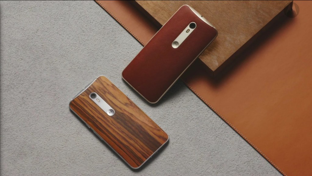 Moto X Style in wood finishes
